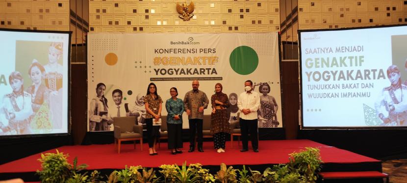 Program GEN AKTIF diluncurkan dan diresmikan di Yogyakarta oleh Benihbaik.com. Program ini hasil dari kerja sama dengan dinas Pendidikan, Pemuda dan Olahraga DIY, serta PT HM Sampoerna.