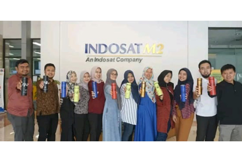 Program 'Gerakan Penghijauan' ini mendapat respons positif dari seluruh karyawan dan direksi PT Indosat Mega Media. Seluruh karyawan diwajibkan menggunakan botol minum isi ulang yang diberikan perusahaan secara cuma-cuma.