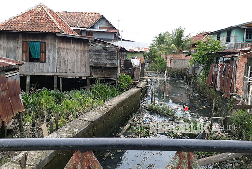 Program Kotaku (Kota Tanpa Kumuh) di Palembang melaksanakan perbaikan jalan setapak. (ilustrasi)