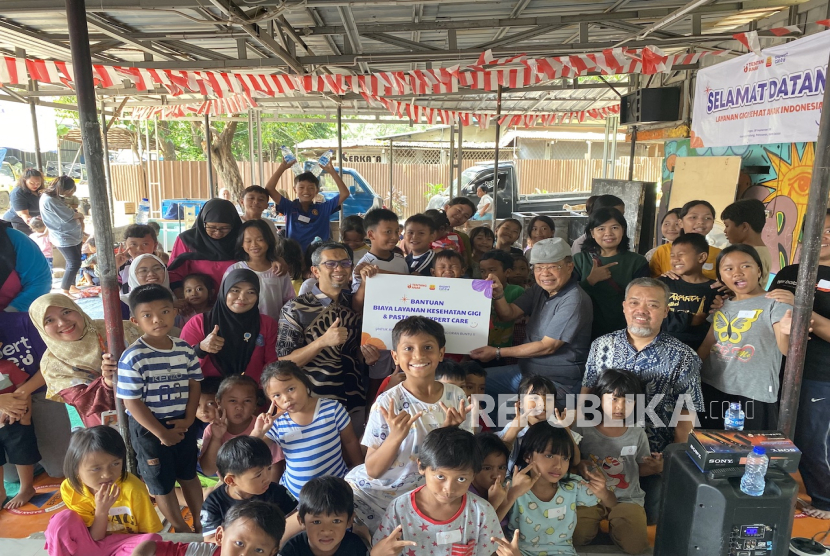 Program Layanan Gigi Sehat Anak Indonesia di Kampung Pemulung, Jakarta, Ahad (28/9/2025).