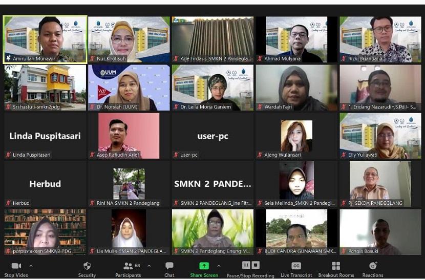 Program Magister Ilmu Komunikasi Universitas Mercu Buana (Mikom UMB) berkolaborasi dengan Universiti Utara Malaysia (UUM) menggelar kegiatan pengabdian masyarakat (abdimas) di SMKN 2 Kabupaten Pandeglang, Banten.