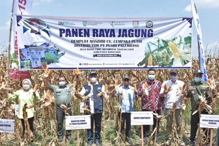 Program Makmur merupakan sebuah program pendampingan menyeluruh dari PT Pupuk Indonesia (Persero) kepada petani Indonesia. 