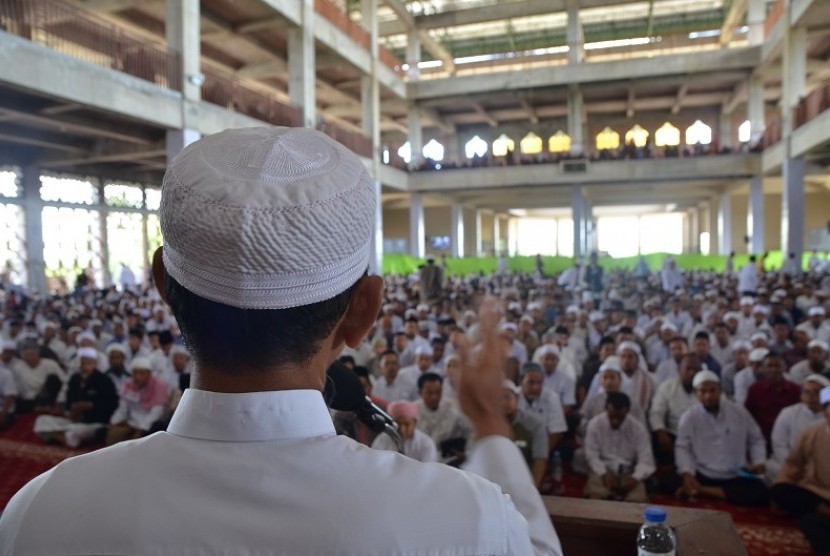 Program nasional yang disebut juga sebagai Piagam Gunung Tembak , disampaikan oleh Ketua Umum DPP Hidayatullah, Ustaz Nashirul Haq pada penutupan Silaturahmi Nasional (Silatnas) Hidayatullah, Ahad (25/11) .