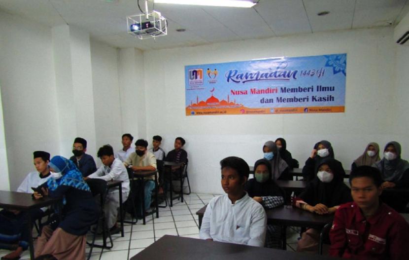 Program Nurani Memberi Negeri yang dilakukan oleh Universitas Nusa Mandiri (UNM) Kampus Tangerang. 