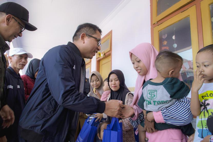 Program pembagian paket stuntung untuk anak di Kabupaten Jember, Jawa Timur.
