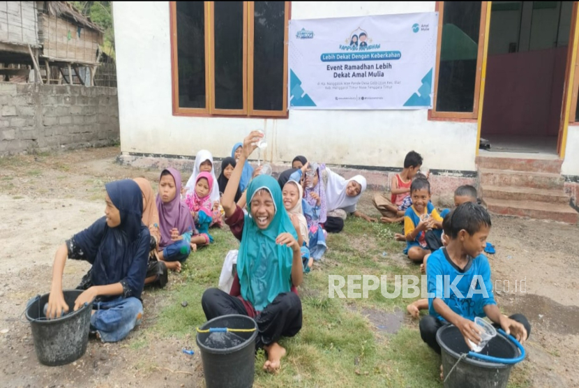 Program ramadhan salah satunya membahagiakan anak yatim