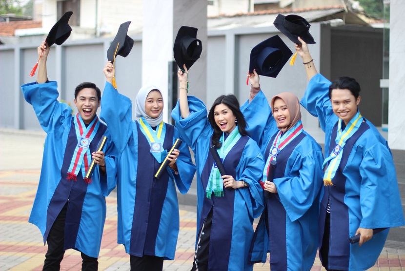 Program Sarjana plus ini juga tersedia di Universitas BSI kampus Tasikmalaya yang saat ini membuka Penerimaan Mahasiswa Baru (PMB) tahun akademik 2023/2024 gelombang ke-5. Waktu pendaftarannya dari tanggal 5 Juli 2023-2 Agustus 2023.