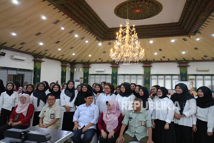Program Satu Kampung Satu Bidan resmi diluncurkan oleh Wali Kota Yogyakarta, Hasto Wardoyo, di Balai Kota, Jumat (3/10/2025).