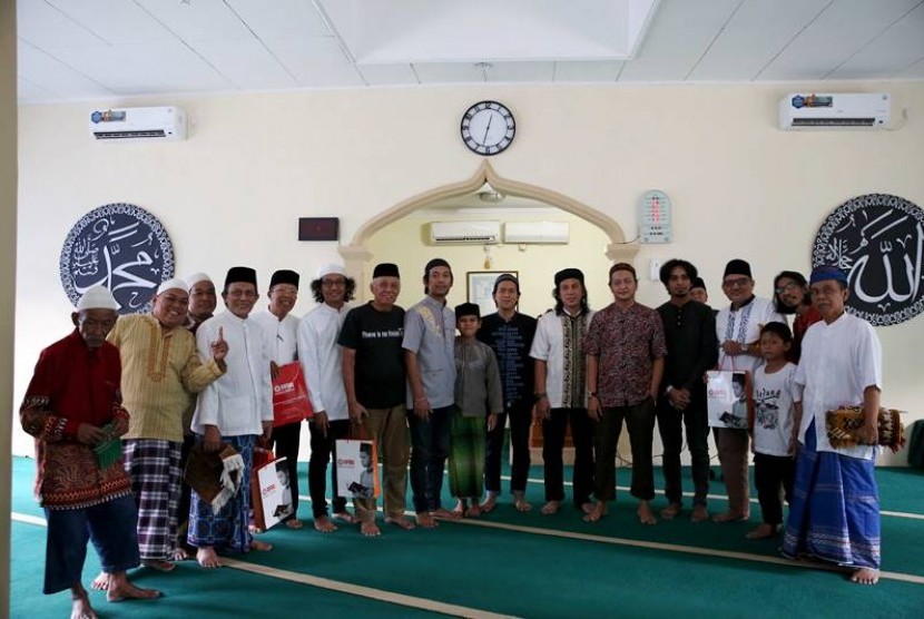 Program Sedekaj Jumat Indonesia (SJI) membantu para pejuang yang berjuang memakmurkan masjid.
