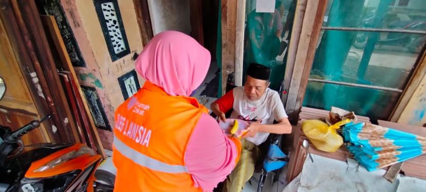 Program SeKaLa Jumat yang merupakan kepanjangan dari program Sega Kanggo Lansia di hari Jumat merupakan bagian dari program Rumah Gizi Lansia di Desa Derdaya Tegalurung.