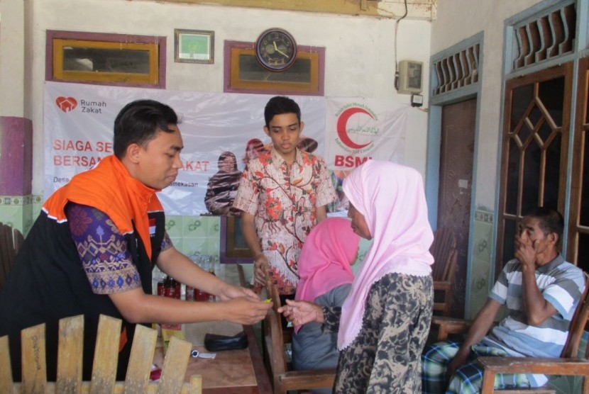 Program Siaga Sehat yang diadakan Rumah Zakat bersama Bulan Sabit Merah Indonesia.