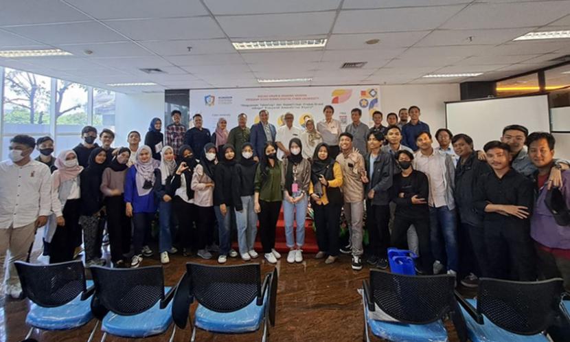 Program Studi Bisnis Digital Cyber University atau Universitas Siber Indonesia, menggelar kegiatan kuliah umum dan sharing session dengan tema Penguasaan Teknologi dan Kepemilikan Produk/Brand sebagai Prasyarat Kemandirian Bisnis.