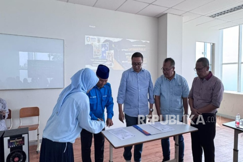 Program Studi Bisnis Digital Cyber University menandatangani MoU dengan Kelurahan Tanjung Barat dalam pendampingan pemanfaatan teknologi digital.