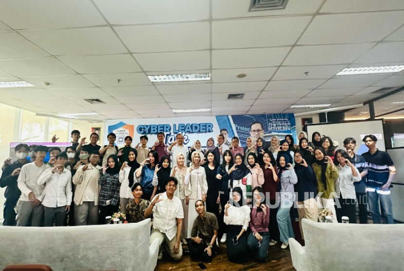 Program Studi Digital Entrepreneur Cyber University menawarkan program pertukaran mahasiswa ke Universiti Teknologi Petronas, Malaysia guna memperluas wawasan internasional mahasiswa. 