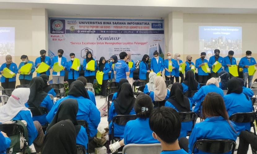 Program Studi (prodi) Administrasi Bisnis, Kampus Digital Kreatif Universitas BSI (Bina Sarana Informatika) mengadakan seminar bertajuk Service Excellence, di Aula Universitas BSI kampus Kampus Jatiwaringin, Kamis (15/6/23).