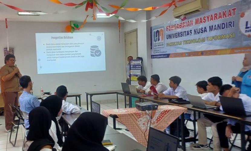 Program studi (prodi) Ilmu Komputer Fakultas Teknologi Informasi (FTI) Universitas Nusa Mandiri (UNM) bekerja sama dengan Organisasi Swadaya Masyarakat Rismah (Remaja Islam Masjid Al Hikmah) yang berdomisili di Pademangan, mengadakan kegiatan pengabdian kepada Masyarakat yang berlokasi di Universitas Nusa Mandiri kampus Damai Jl Damai No 8, Ragunan, Cilandak, Pasar Minggu, Jakarta, pada Sabtu (7/9/2024). 