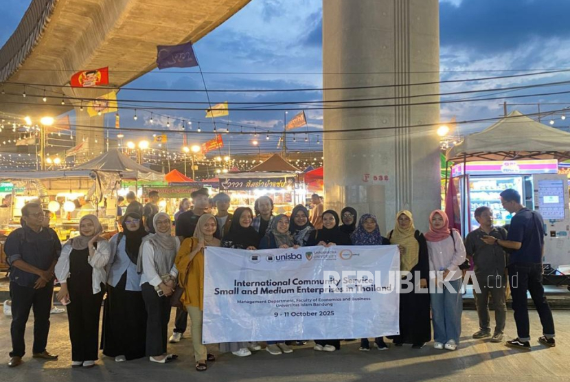 Program Studi (Prodi) Manajemen Fakultas Ekonomi dan Bisnis (FEB) Universitas Islam Bandung (Unisba) telah menggelar International Community Service di Thailand