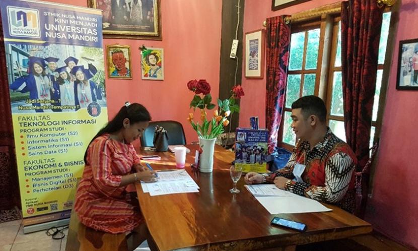 Program studi (prodi) Perhotelan Fakultas Ekonomi dan Bisnis Universitas Nusa Mandiri (UNM) teken perjanjian kerja sama dalam bidang pengabdian masyarakat dengan BGBJ (Bantar Gebang Biji) Hostel, Jumat (9/12).