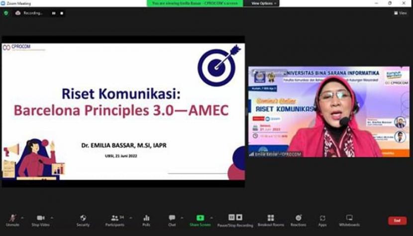  Program studi (prodi) Public Relations (Humas), Universitas BSI (Bina Sarana Informatika) sukses menggelar agenda rutin berupa webinar dengan tema bertajuk ‘Riset Komunikasi’. Kegiatan ini digelar secara daring melalui zoom, pada Rabu (22/6/2022) silam. 