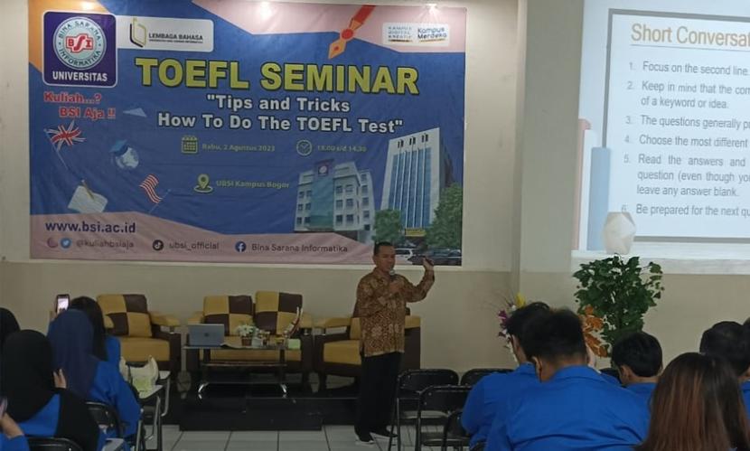 Program Studi (prodi) Sistem Informasi Akuntansi Universitas BSI (Bina Sarana Informatika) Kampus Bogor mengadakan rangkaian kegiatan TOEFL Practice Test yang bekerja sama dengan Lembaga Bahasa Universitas BSI TOEFL di Aula Universitas BSI Kampus Bogor, Rabu (2/8/2023). 