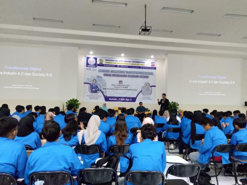 Program Studi (prodi) Sistem Informasi Universitas BSI (Bina Sarana Informatika) Kampus Bogor mengadakan kegiatan seminar bertema Akeselerasi Transformasi Digital Dukung Ekonomi Kreatif.