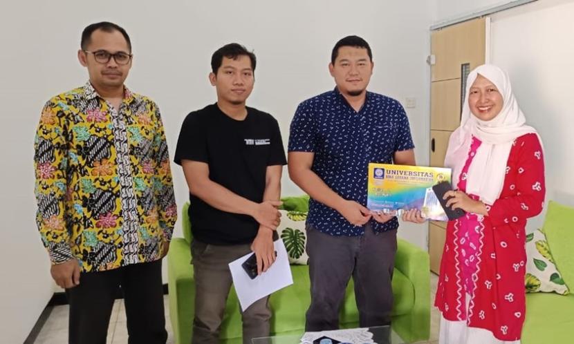 Program Studi (Prodi) Sistem Informasi Universitas BSI (Bina Sarana Informatika) Kampus Purwokerto mengadakan kunjungan ke PT Tanjung Mulia Informatika pada Rabu (22/5/2024). 