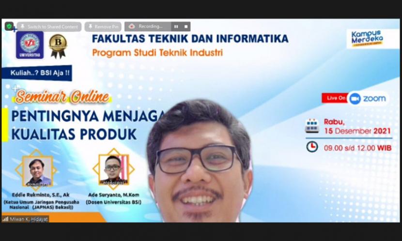 Program Studi (prodi) Teknik Industri, Universitas BSI (Bina Sarana Informatika) sukses gelar seminar online untuk mahasiswa dengan tema “Pentingnya Menjaga Kualitas Produk”. Kegiatan ini berlangsung pada Rabu (15/12), pukul 09.00-12.00 WIB dipandu oleh Ade Suryanto selaku dosen Universitas BSI. 