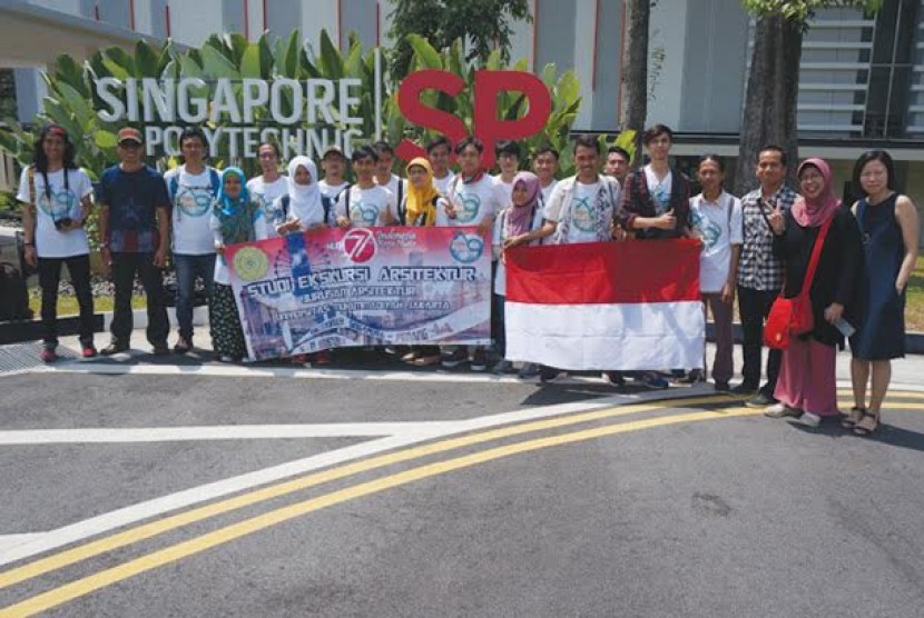 Program Studi Teknik Arsitektur Universitas Muhammadiyah Jakarta (UMJ) melakukan studi ekskursi ke Malaysia dan Singapura.