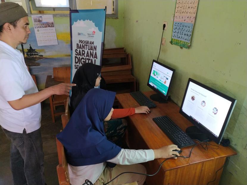 Program TJSL Bantuan Sarana Digital Sekolah di DTA Nurul Islam Sumedang sebagai salah satu wujud nyata komitmen Telkom dalam program strategis bidang sosial dan lingkungan guna mendukung Tujuan Pembangunan Berkelanjutan (TPB), khususnya pada pilar pembangunan sosial.