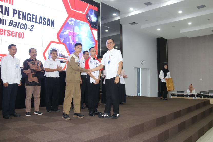 Program unggulan mereka adalah Program SMK Series. Program pelatihan ini merupakan implementasi dari program prioritas Kementerian BUMN, yaitu Creating Shared Value (CSV). 