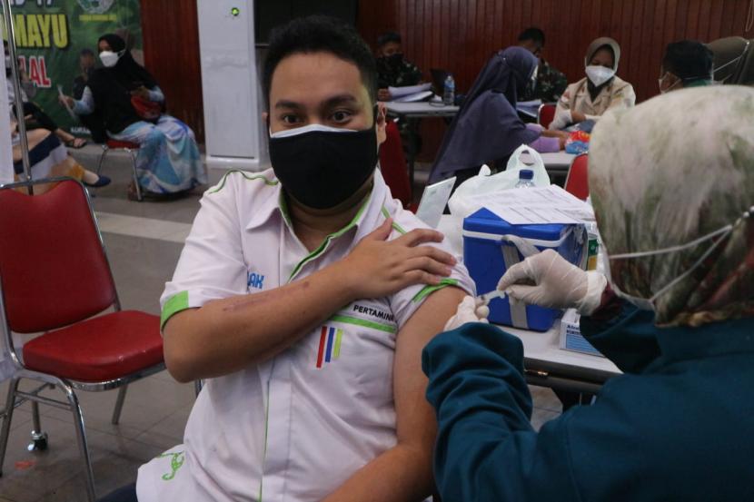 Program vaksinasi lanjutan Pertamina RU VI Balongan ini guna mempercepat pembentukan Herd Immunity di Indonesia.