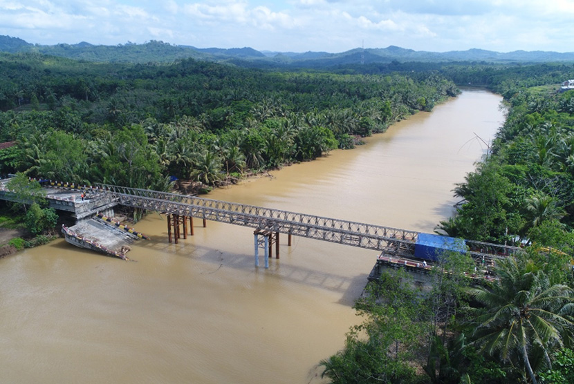 Progres jembatan bailey. 