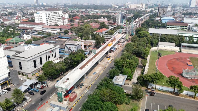 Progres pengerjaan LRT Jakarta garapan PT Waskita Karya (Persero) Tbk.