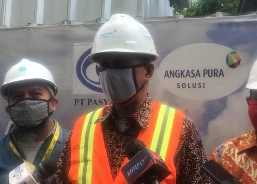 Project Manager PT APS, Teuku Agam Saifudin menjelaskan penyebab kebakaran di lift Gedung Nusantara I, Kompleks Parlemen, Jakarta, Selasa (29/9).