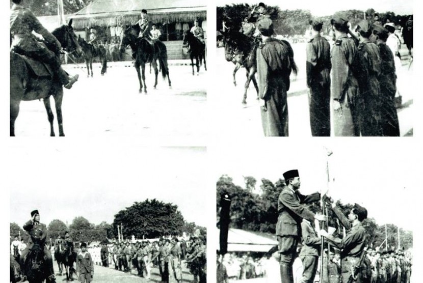 Proklamator Sukarno berkuda sembari menginspeksi pasukan TKR.