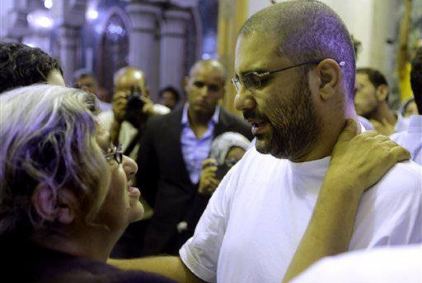 Prominent Egyptian blogger Alaa Abdel-Fattah hugs his mother, Laila Soueif, a university professor who is an also an activist, as he receives condolences for his father Ahmed Seif in Cairo, Egypt, Saturday, Aug. 30, 2014. 