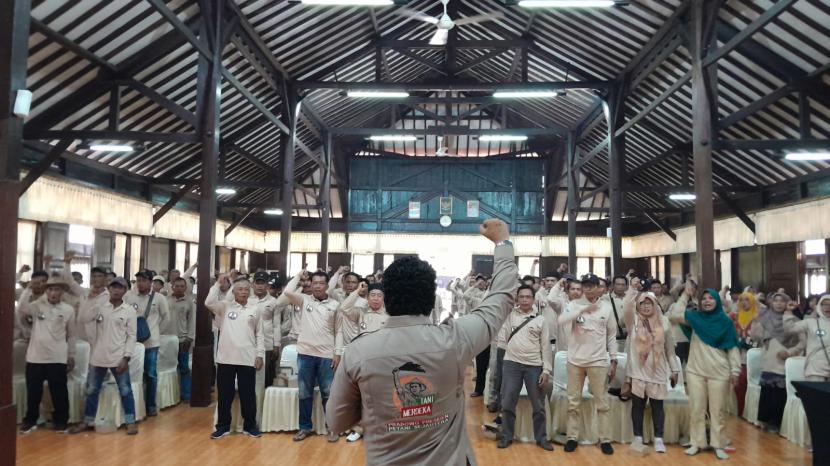 Proses deklarasi ratusan petani di Kabupaten Purbalingga, Jawa Tengah, mendukung pasangan Prabowo-Gibran.