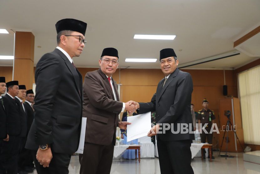 Proses Pelantikan Pejabat Pimpinan Tinggi Pratama di Lingkungan Pemkot Cimahi, Jumat (10/10/2025).