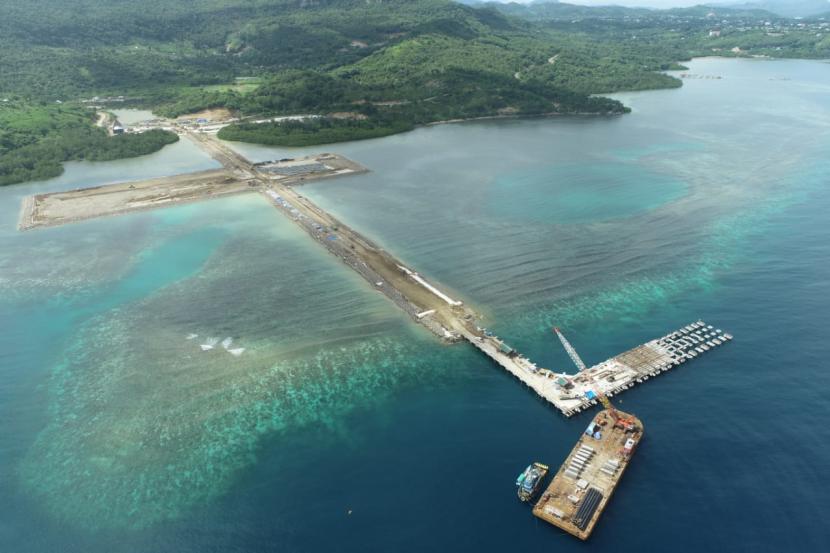 Proses pembangunan Terminal Multifungsi Wae Kelambu, Pelabuhan Labuan Bajo di Nusa Tenggara Timur (NTT) yang dikerjakan PT Brantas Abipraya (Persero) mencapai 86 persen. 