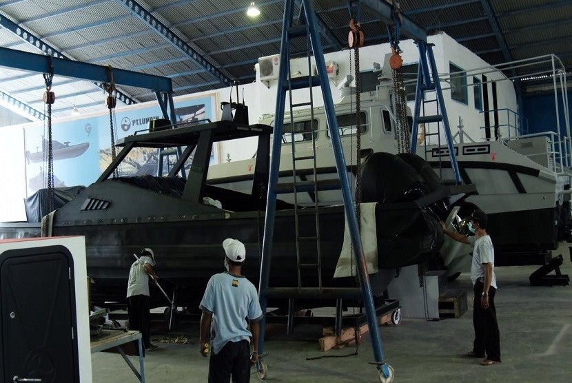 Proses pembuatan Kapal G7 RIB (Rigid Inflatable Boat) di PT Lundin Industry