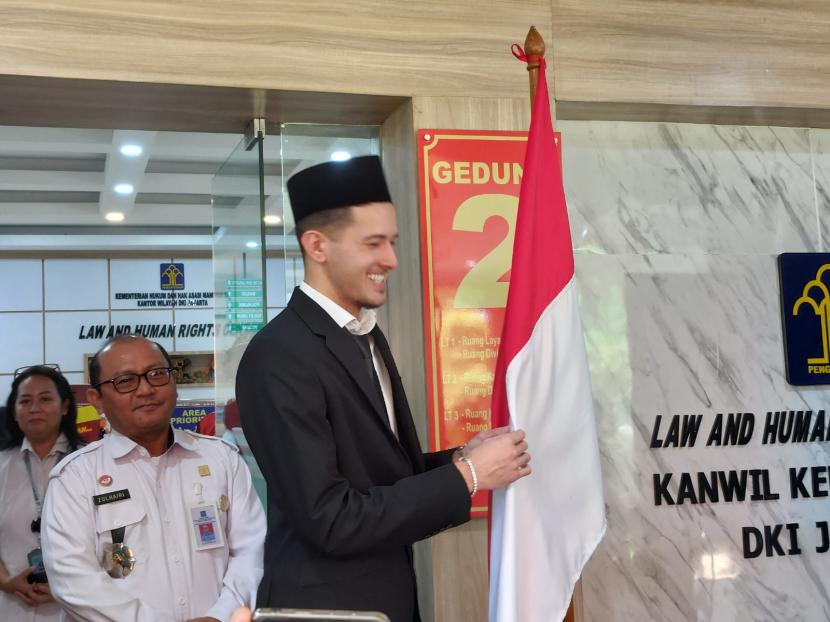 Proses pengambilan sumpah calon pemain timnas Indonesia, Justin Hubner, sebagai warga negara Indonesia (WNI) di Kantor Wilayah Kemenkumham DKI Jakarta, Jakarta Timur, pada Rabu (6/12/2023).