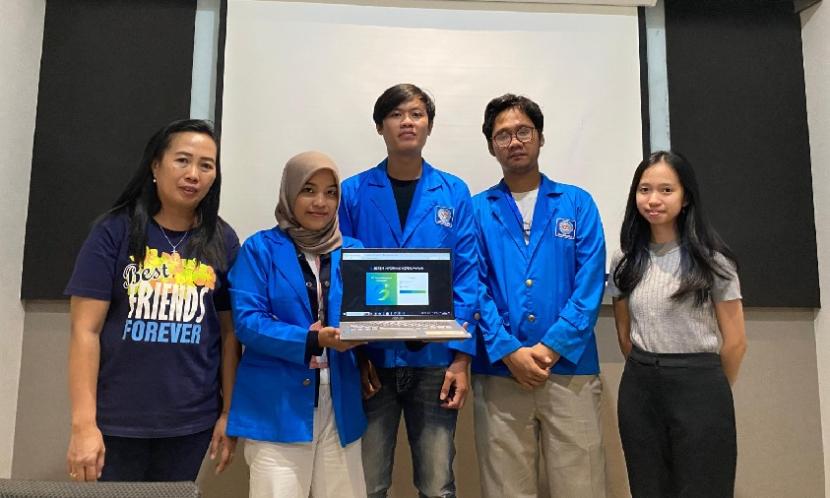 Proses penggajian saat ini lebih mudah dan efisien di PT Global Printpack Indonesia berkat hibah aplikasi penggajian yang dilakukan oleh mahasiswa Program Studi Sistem Informasi Universitas BSI (Bina Sarana Informatika).