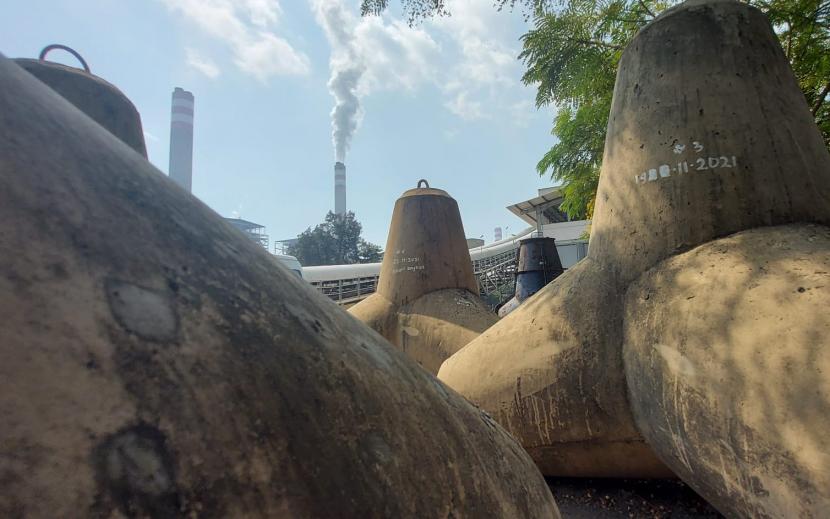 PLTU (ilustrasi). PT PLN (Persero) menargetkan penggunaan campuran biomassa untuk menurunkan penggunaan batu bara sebagai bahan bakar utama di 52 unit Pembangkit Listrik Tenaga Uap (PLTU) hingga tahun 2025 mendatang. 