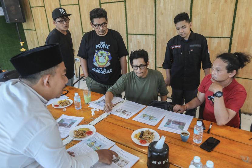 Proses penjurian karya tulis dan video dari para santri di Aceh. 