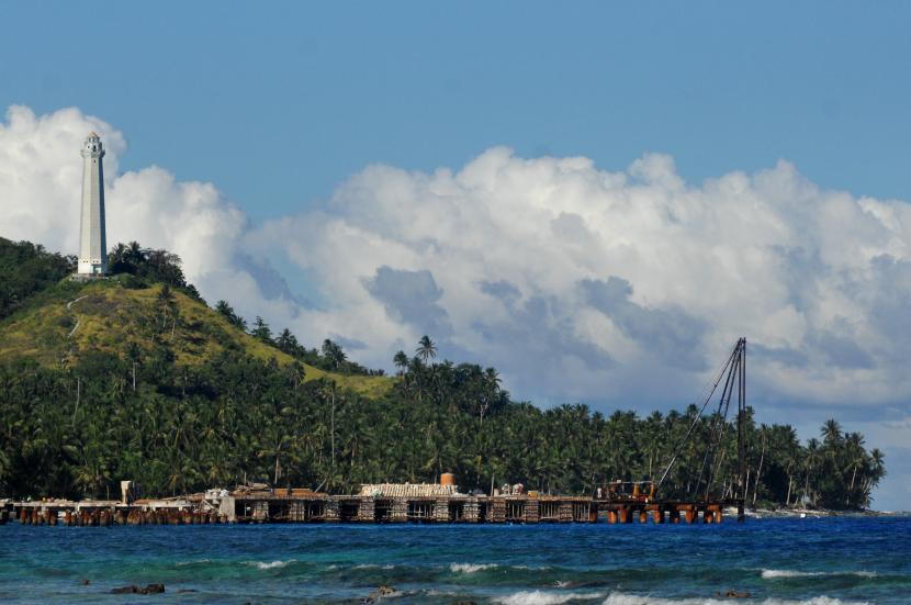Suasana dermaga pelabuhan penumpang di Pulau Miangas, Kabupaten Talaud, Sulawesi Utara, Kamis (28/10/2021).