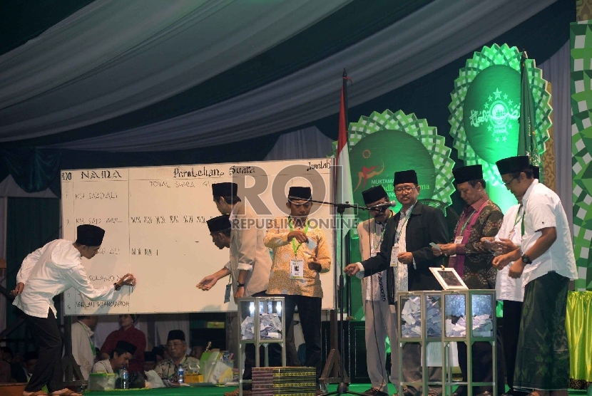   Proses perhitungan pemilihan calon Ketua Umum PBNU saat Muktamar NU ke 33 Jombang, Kamis (6/8).