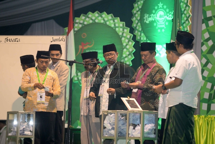 Proses perhitungan pemilihan calon Ketua Umum PBNU saat Muktamar NU ke 33 Jombang, Kamis (6/8).