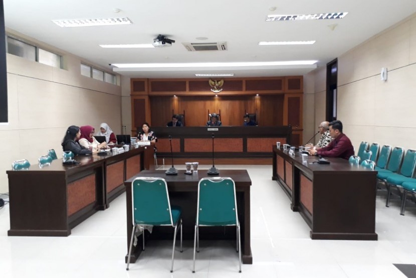 Proses sidang pembacaan putusan perkara Keterlambatan Pelaporan Akuisisi PT. Asuransi Takaful Umum oleh Koperasi Simpan Pinjam JASA (Kopin JASA) di Gedung KPPU, Jakarta Pusat, Jumat (7/12). 