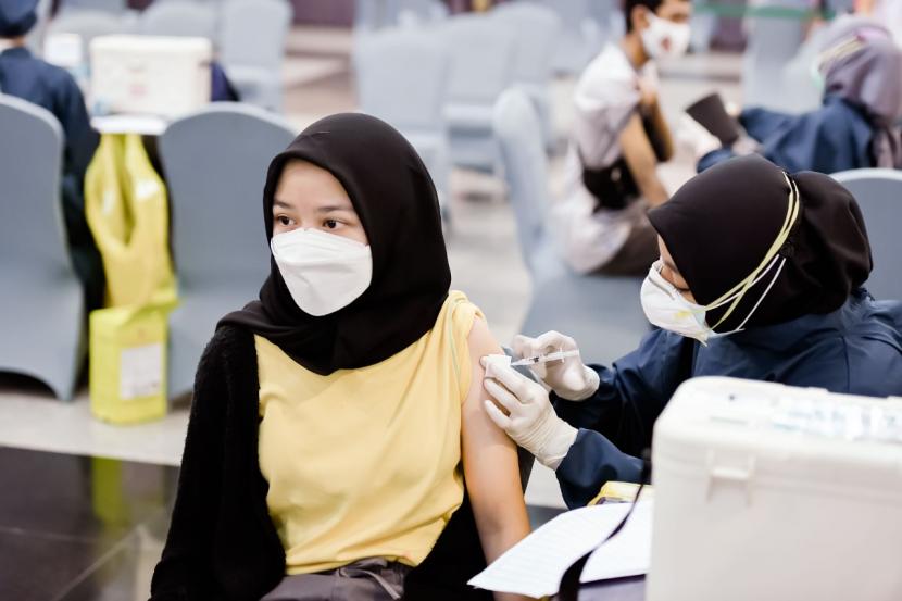 Proses vaksinasi bagi penyandang disabilitas di Jakarta, beberapa waktu lalu.