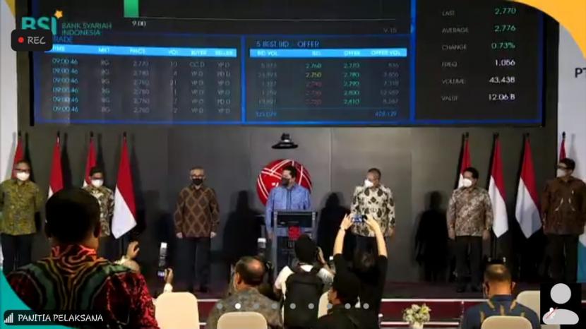 Prosesi debut PT Bank Syariah Indonesia Tbk. (BRIS) di Bursa Efek Indonesia mengawali perdagangan saham pada Kamis (4/2). 